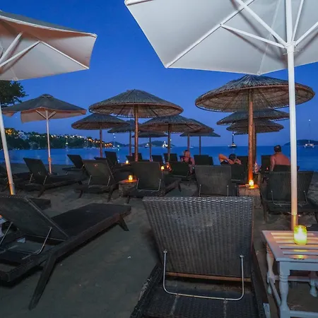 Salty Seashells 斯基亚索斯镇